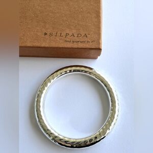 Retired Silpada Hammered Bangle
Bracelet B1653